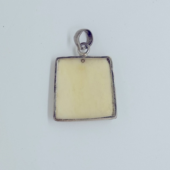 Mermaid Scrimshaw dyed in colors ivory and silver pendant - Picture 4 of 5